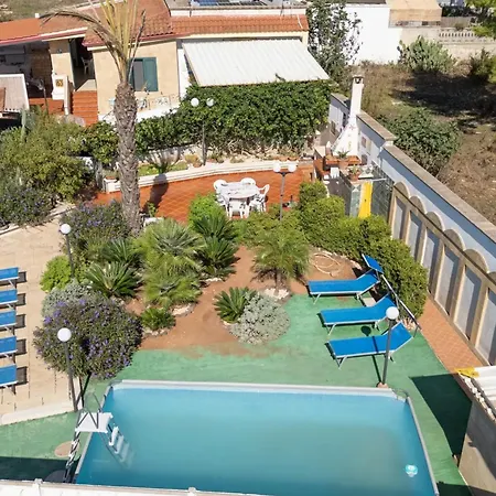 Sirena In Luxury With Shared Pool Holiday home