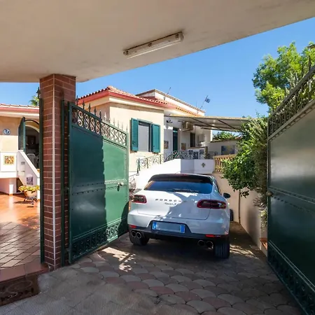Sirena In Luxury With Shared Pool Holiday home *