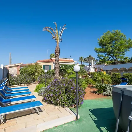 Sirena In Luxury With Shared Pool Holiday home Torre Lapillo