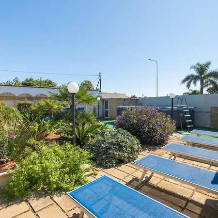 Sirena In Luxury With Shared Pool *