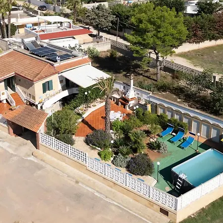 Casa vacanze Sirena In Luxury With Shared Pool