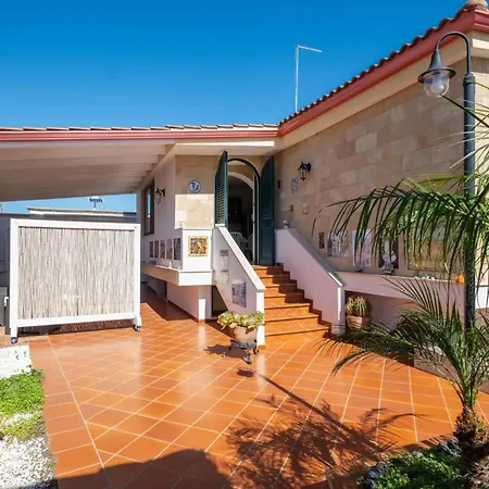 Dom wakacyjny Sirena In Luxury With Shared Pool Torre Lapillo